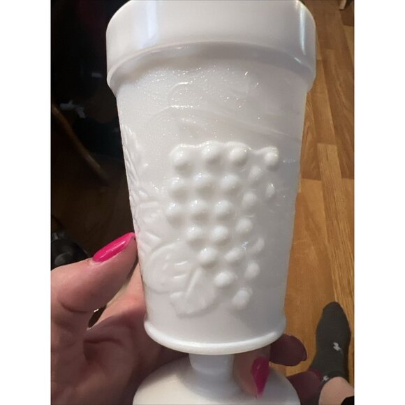 WHITE MILK GLASS VINTAGE 6 pcs. 10 oz footed goblets, grape clusters. - Picture 2 of 4